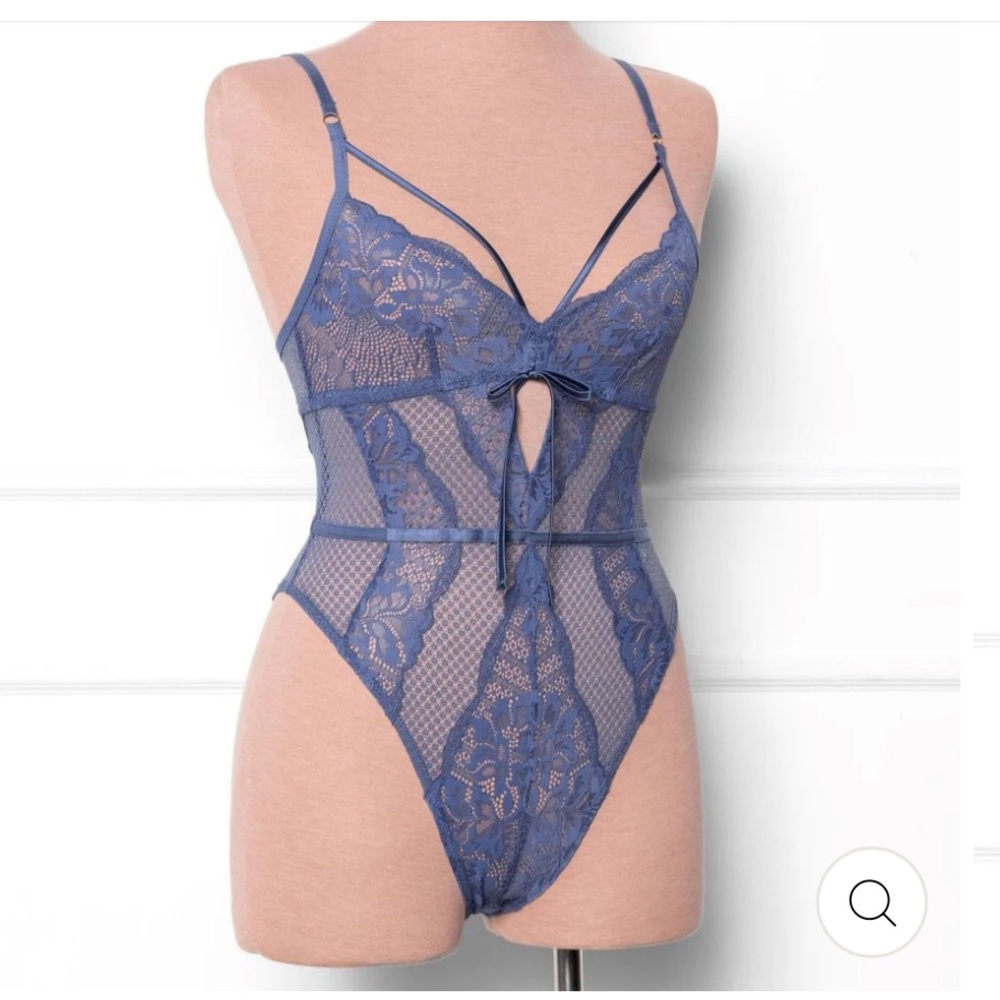 LACY CAGED CROTCHLESS TEDDY - WINTER BLUE